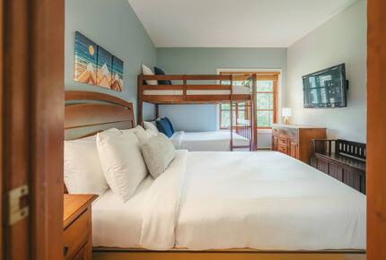 Cozy Mont Tremblant Retreat with Pool & Trails - Mont tremblant, Canada