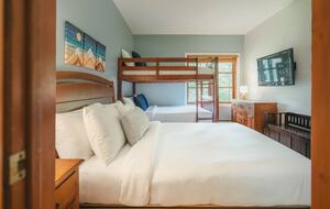 Cozy Mont Tremblant Retreat with Pool & Trails - Mont tremblant, Canada
