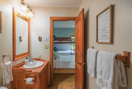 Cozy Mont Tremblant Retreat with Pool & Trails - Mont tremblant, Canada