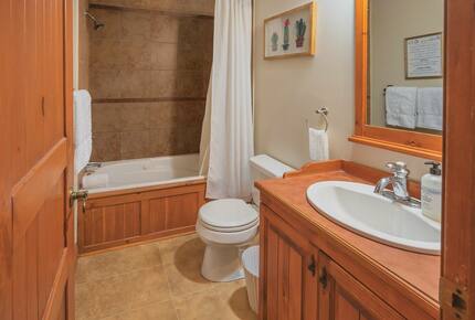 Cozy Mont Tremblant Retreat with Pool & Trails - Mont tremblant, Canada