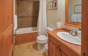 Cozy Mont Tremblant Retreat with Pool & Trails - Mont tremblant, Canada