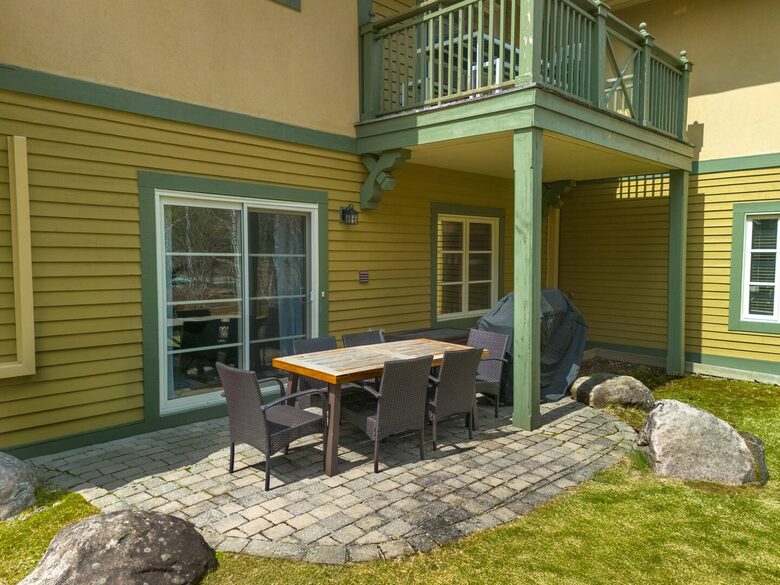 Cozy Mont Tremblant Retreat with Pool & Trails - Mont tremblant, Canada