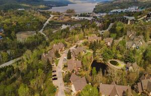Cozy Mont Tremblant Retreat with Pool & Trails - Mont tremblant, Canada