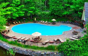 Cozy Mont Tremblant Retreat with Pool & Trails - Mont tremblant, Canada