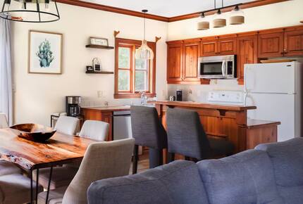 Cozy Mont Tremblant Retreat with Pool & Trails - Mont tremblant, Canada