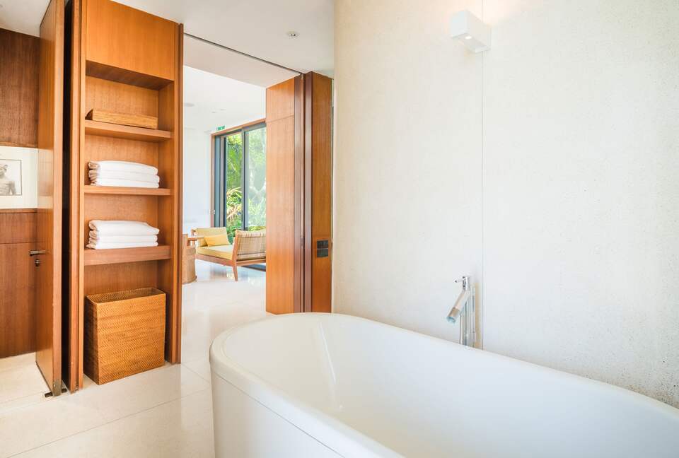 Modern Balinese Masterpiece by the Sea - Kabupaten Badung, Indonesia