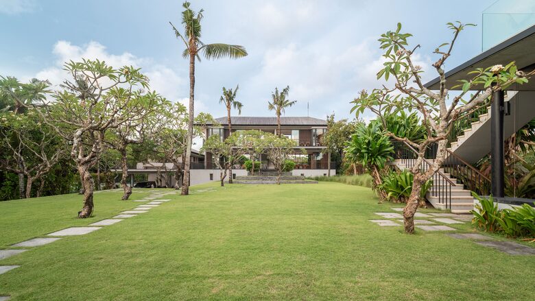 Modern Balinese Masterpiece by the Sea - Kabupaten Badung, Indonesia