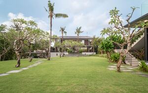 Modern Balinese Masterpiece by the Sea - Kabupaten Badung, Indonesia