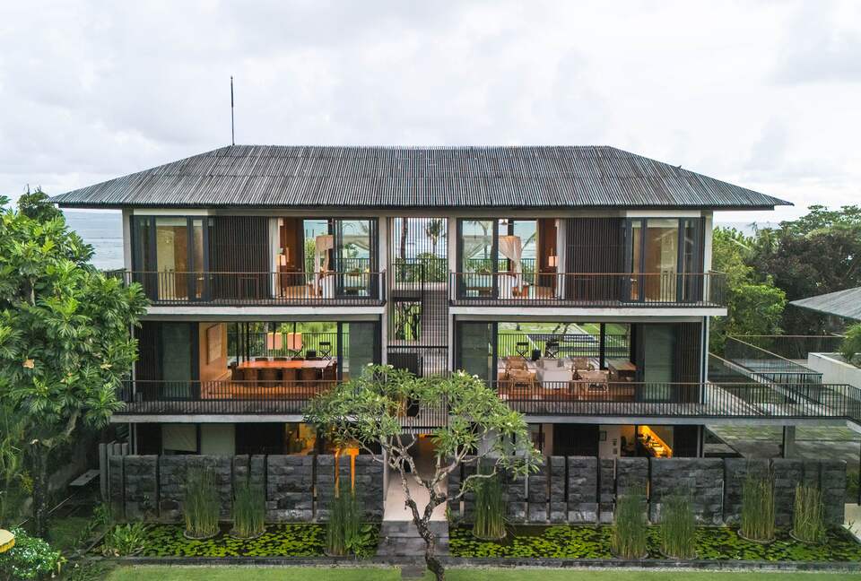 Modern Balinese Masterpiece by the Sea - Kabupaten Badung, Indonesia