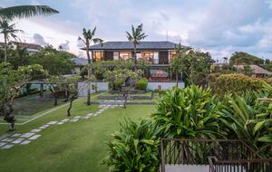Modern Balinese Masterpiece by the Sea - Kabupaten Badung, Indonesia