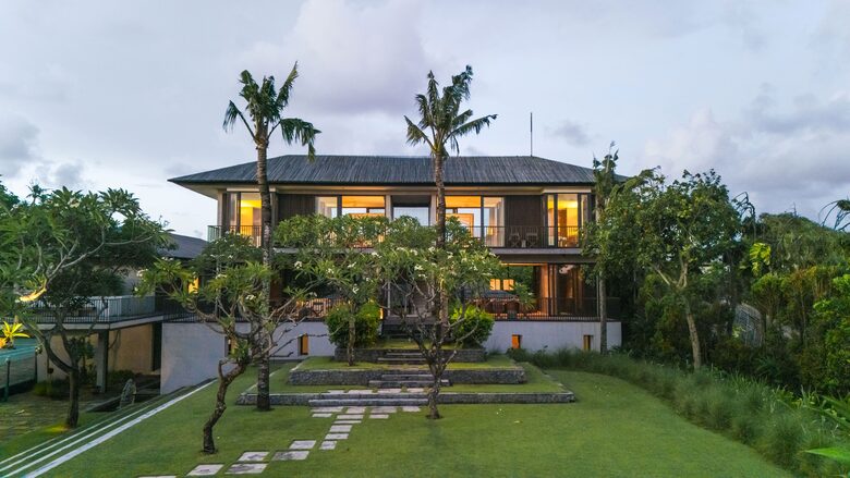 Modern Balinese Masterpiece by the Sea - Kabupaten Badung, Indonesia