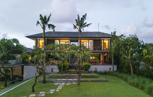 Modern Balinese Masterpiece by the Sea - Kabupaten Badung, Indonesia
