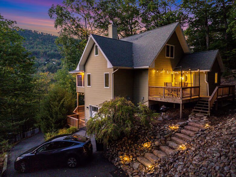 Wellness & Adventure Retreat with Scenic Views - Massanutten, Virginia