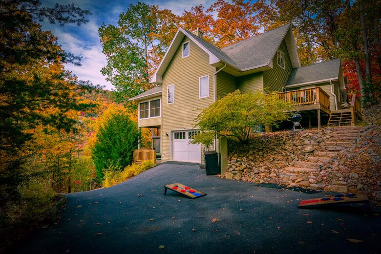 Wellness & Adventure Retreat with Scenic Views - Massanutten, Virginia