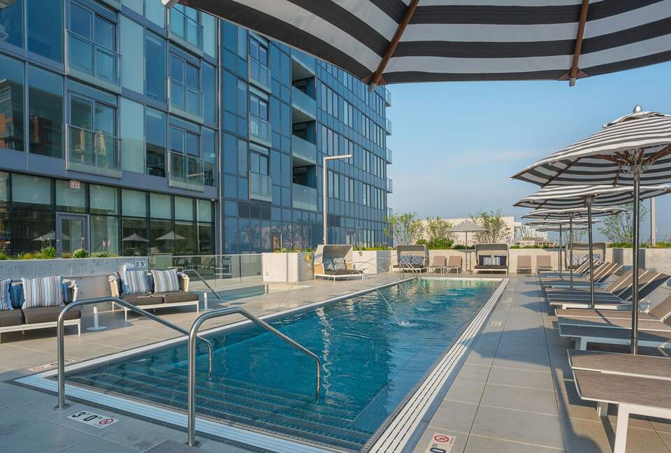 Quintess Collection - Wells - Chicago, Illinois