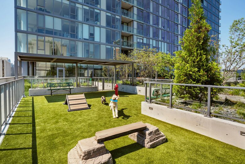 Quintess Collection - Wells - Chicago, Illinois