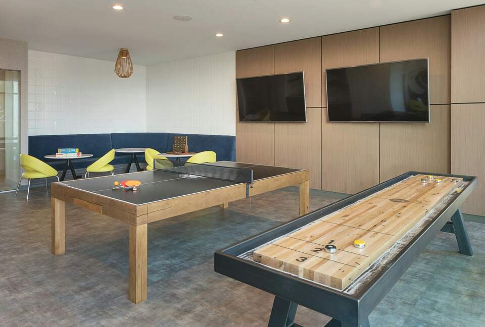 Quintess Collection - Wells - Chicago, Illinois