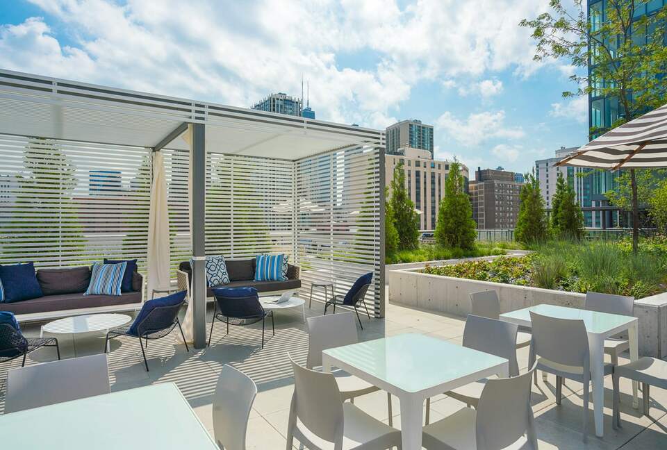 Quintess Collection - Wells - Chicago, Illinois