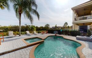 Quintess Collection - Castle Pines - Reunion, Florida