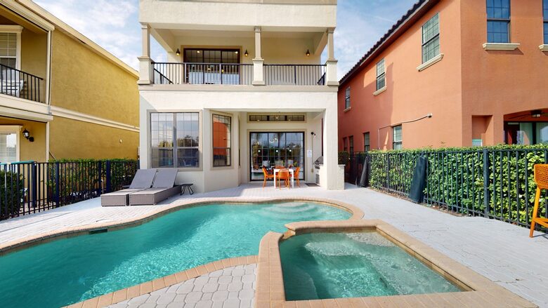 Quintess Collection - Castle Pines - Reunion, Florida