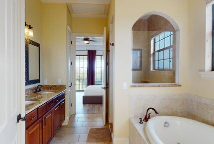 Quintess Collection - Castle Pines - Reunion, Florida