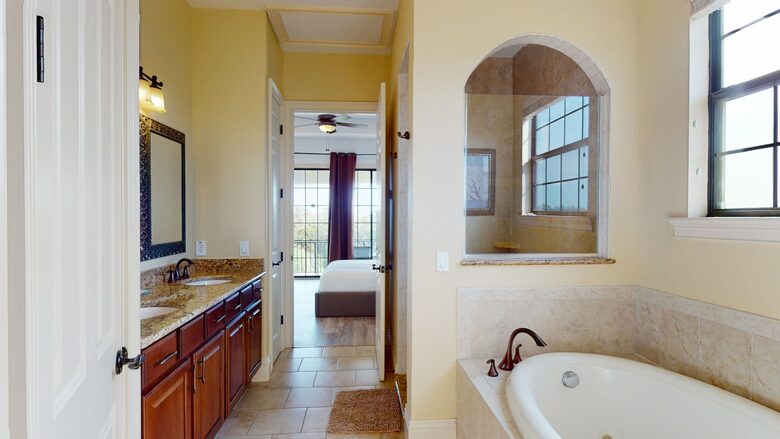 Quintess Collection - Castle Pines - Reunion, Florida