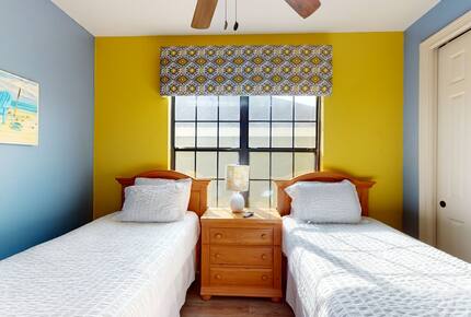 Quintess Collection - Castle Pines - Reunion, Florida