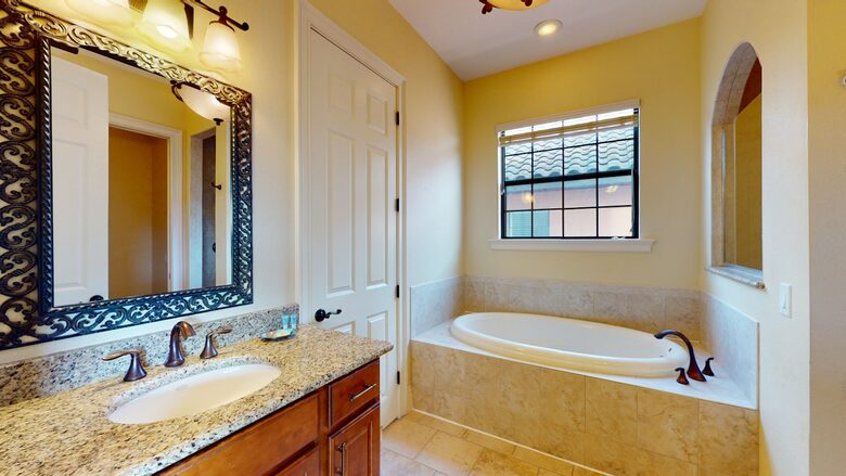 Quintess Collection - Castle Pines - Reunion, Florida