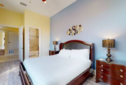 Quintess Collection - Castle Pines - Reunion, Florida