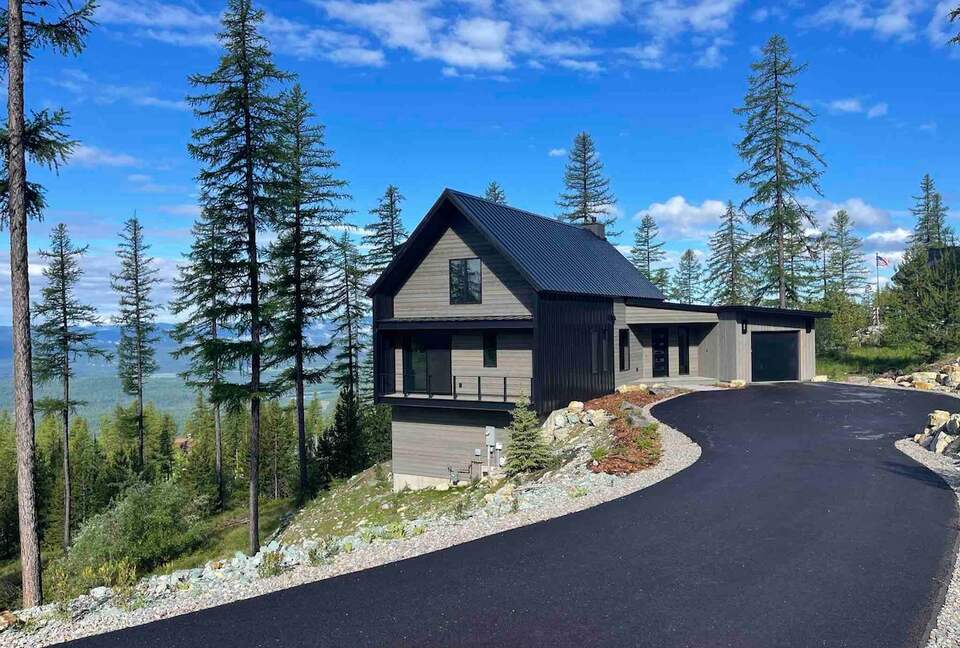 Ski-In/Ski-Out Luxury Chalet with Breathtaking Mountain Views - Whitefish, Montana