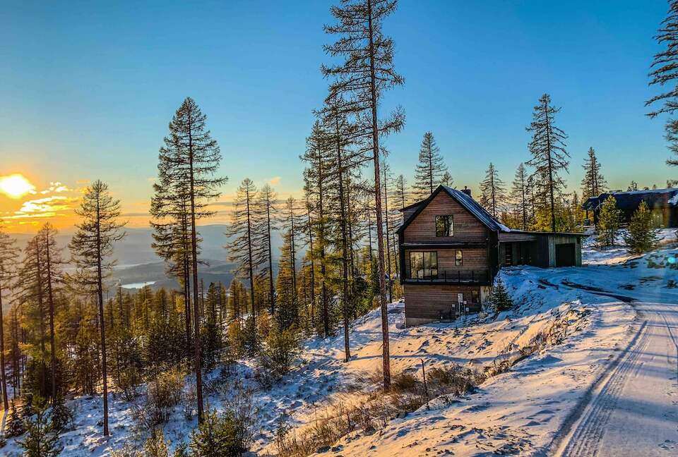 Ski-In/Ski-Out Luxury Chalet with Breathtaking Mountain Views - Whitefish, Montana