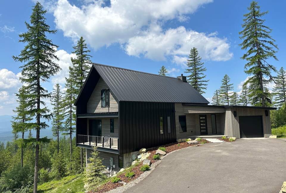 Ski-In/Ski-Out Luxury Chalet with Breathtaking Mountain Views - Whitefish, Montana
