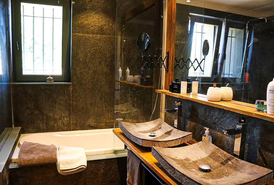 Timeless Farmhouse with Pool and Garden in Provence - Plan-d'Orgon, France