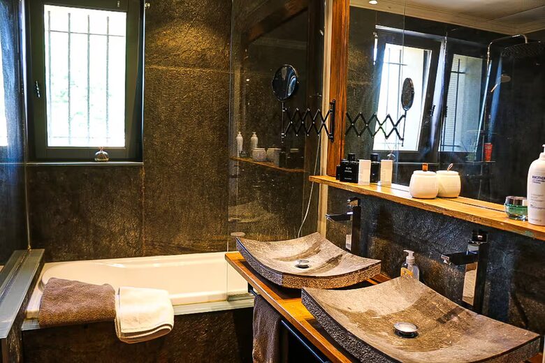 Timeless Farmhouse with Pool and Garden in Provence - Plan-d'Orgon, France