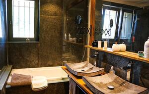 Timeless Farmhouse with Pool and Garden in Provence - Plan-d'Orgon, France