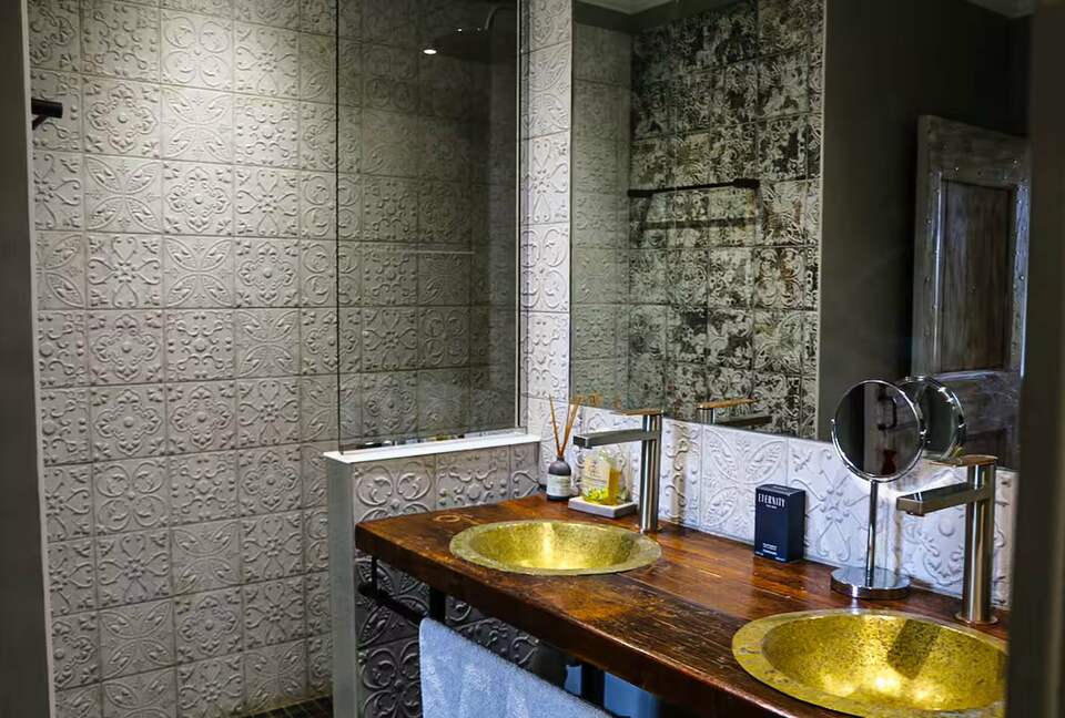 Timeless Farmhouse with Pool and Garden in Provence - Plan-d'Orgon, France