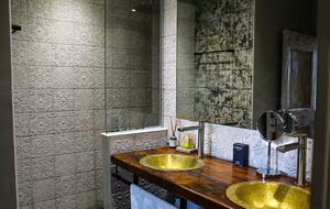 Timeless Farmhouse with Pool and Garden in Provence - Plan-d'Orgon, France