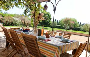 Timeless Farmhouse with Pool and Garden in Provence - Plan-d'Orgon, France