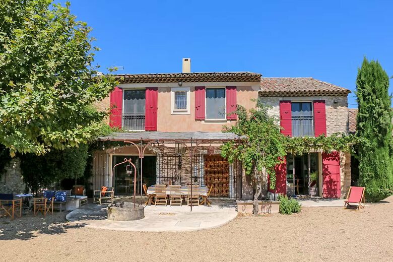 Timeless Farmhouse with Pool and Garden in Provence - Plan-d'Orgon, France