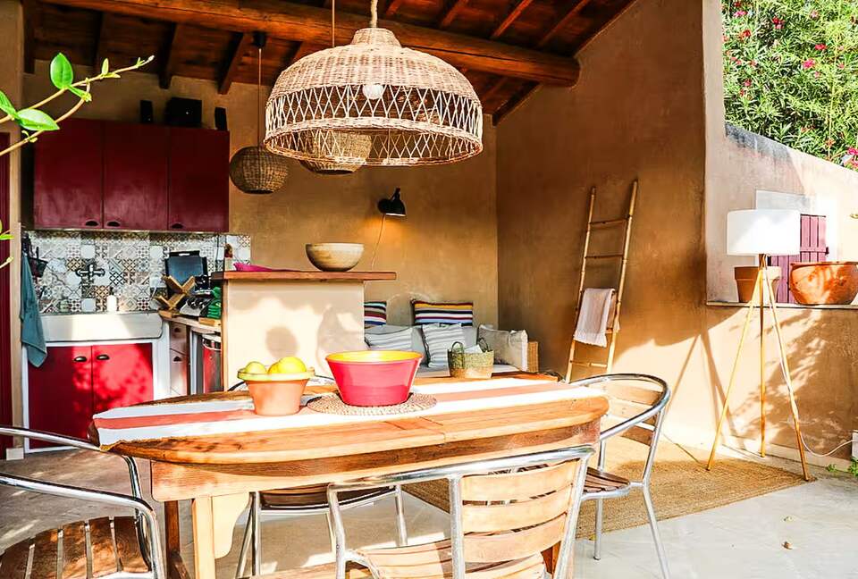 Timeless Farmhouse with Pool and Garden in Provence - Plan-d'Orgon, France