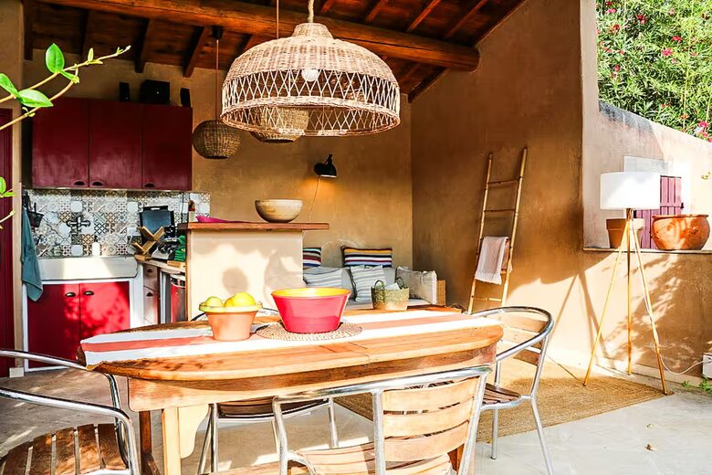 Timeless Farmhouse with Pool and Garden in Provence - Plan-d'Orgon, France