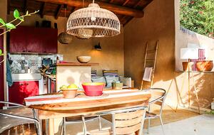 Timeless Farmhouse with Pool and Garden in Provence - Plan-d'Orgon, France