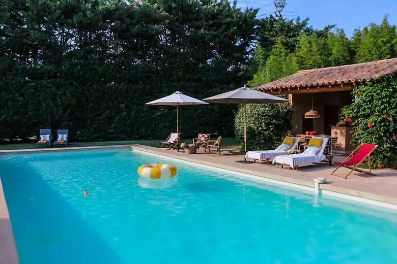 Timeless Farmhouse with Pool and Garden in Provence - Plan-d'Orgon, France