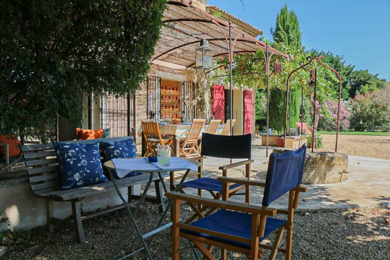 Timeless Farmhouse with Pool and Garden in Provence - Plan-d'Orgon, France