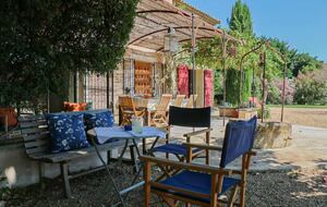 Timeless Farmhouse with Pool and Garden in Provence - Plan-d'Orgon, France