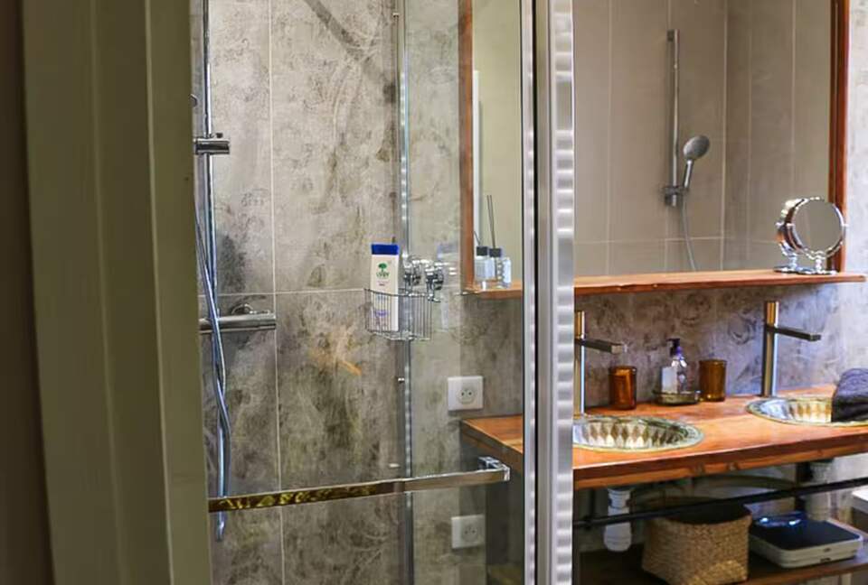 Timeless Farmhouse with Pool and Garden in Provence - Plan-d'Orgon, France