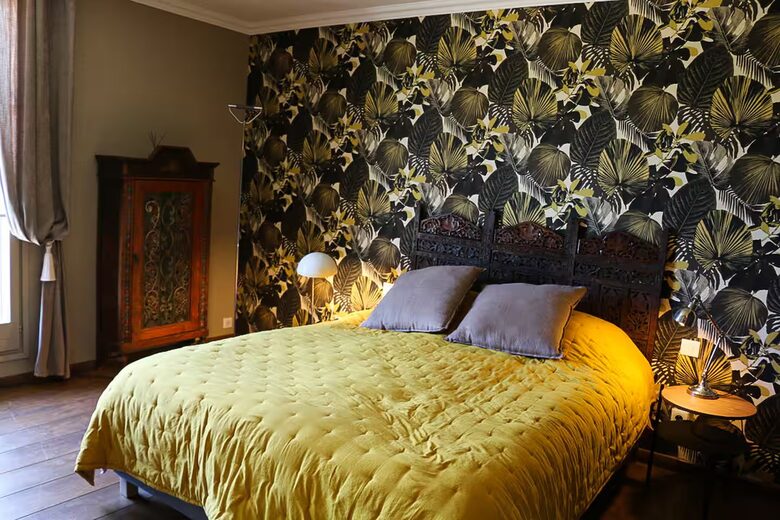 Timeless Farmhouse with Pool and Garden in Provence - Plan-d'Orgon, France