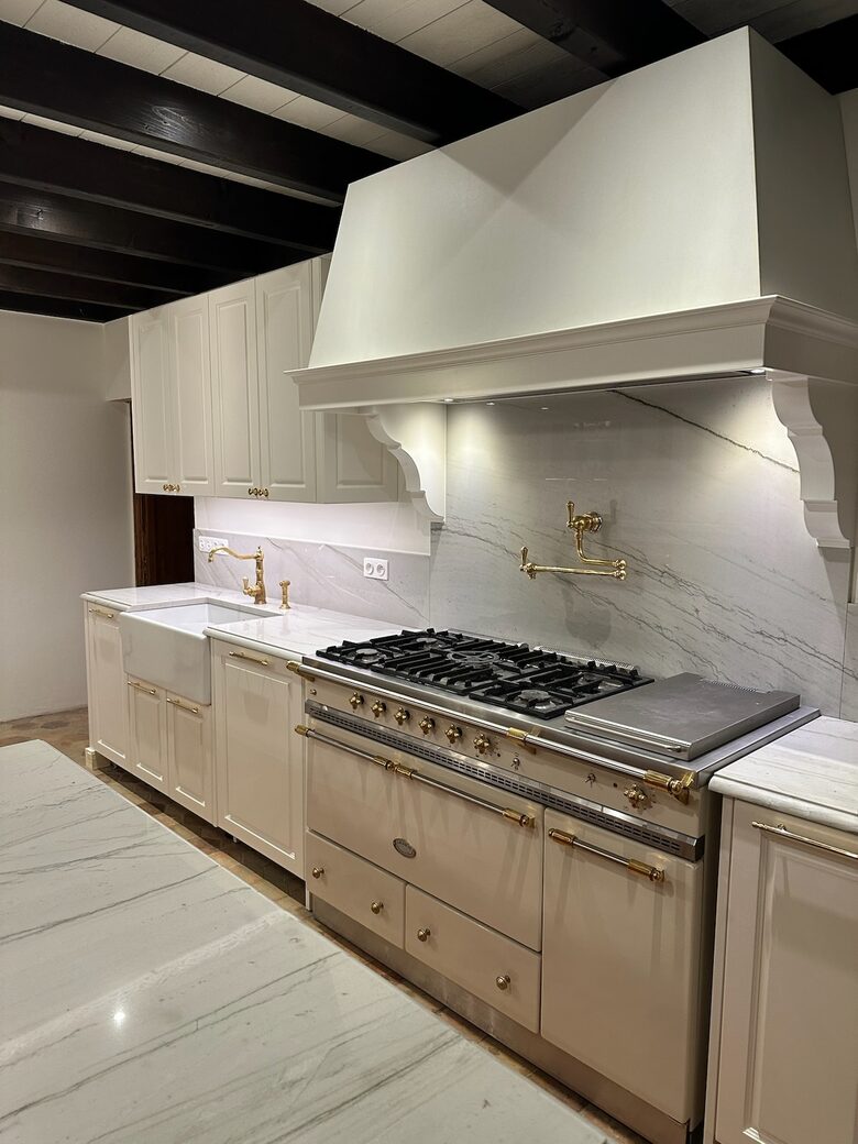 Exquisite 14th-Century Estate Near the Coast - Étables-sur-Mer, France