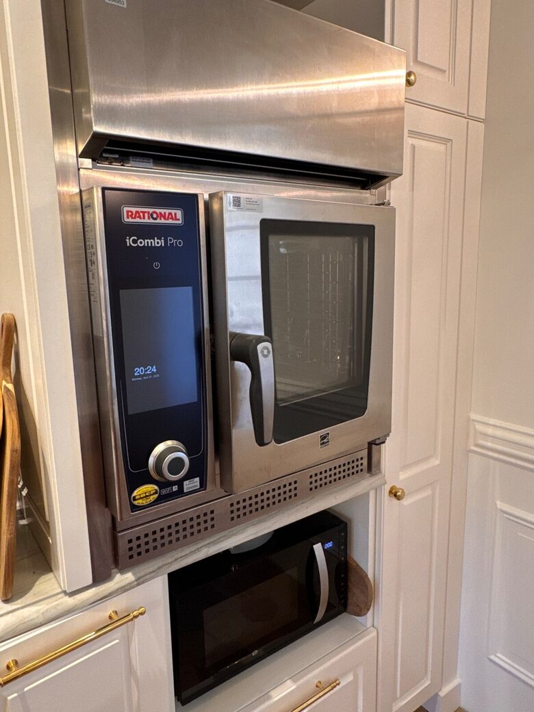 Exquisite 14th-Century Estate Near the Coast - Étables-sur-Mer, France