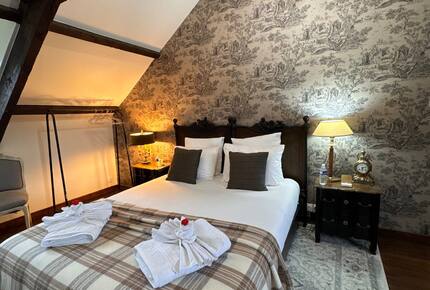 Exquisite 14th-Century Estate Near the Coast - Étables-sur-Mer, France